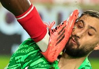 Donnarumma'nın maçta ağzı yüzü dağıldı! Son hali tanınmıyor...