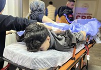 Aksaray'da sırtından bıçaklanan genç ağır yaralandı
