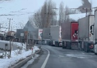 Türkiye'nin İran sınırında 10 kilometrelik tır kuyruğu
