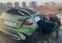 Diyarbakır'da feci kaza! Otomobil takla attı, 3 kişi ağır yaralandı