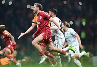 Galatasaray’ın penaltısı neden iptal edildi? Trio’dan hakeme sert eleştiri: “Skandal!”