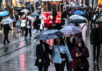 İstanbul sağanak ve soğuk havaya teslim: Saat verildi, kuvvetli geliyor!