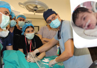 Tıp tarihine geçecek operasyon: 3 kilo bebekten yarım kilo tümor çıktı