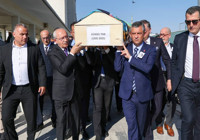 Özel ve Kılıçdaroğlu, Namık Tan'ın annesinin cenaze törenine katıldı