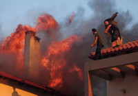 Alevler komşuyu da sardı: Yunanistan'da orman yangınlarıyla mücadele