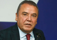 Muhittin Böcek acil olarak hastaneye kaldırıldı