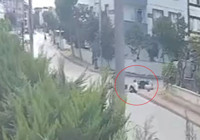 Motosikletlerin çarpıştığı kaza kamerada; 3 yaralı