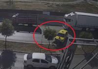 Yaya geçidinden geçmeye çalışan taksinin çarptığı motosiklet sürücüsü öldü