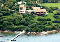 7 yüzme havuzu, 126 odası var! Ünlü villa dudak uçuklatan rakamla satışa çıktı