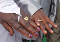 Güney Afrika'da evliliklerde erkekler de eşlerinin soyadını alabilecek