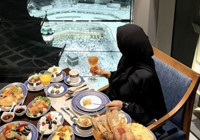 Kabe manzaralı odadan kahvaltı paylaşımı