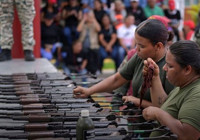 ABD'ye karşı askeri hamle: Venezuela'da siviller silahlanıyor