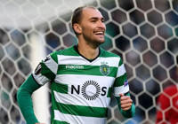 Sahada kalp krizi geçirmişti! Yıldız isim Bas Dost futbolu bıraktığını açıkladı