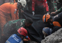 Endonezya’da okul çöktü: 1 öğrenci öldü, onlarca çocuk enkaz altında