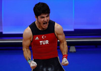 Toplamda 324 kiloyla rekor kırdı: Milli halterci Muhammed Furkan Özbek dünya şampiyonu