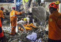 Endonezya’da kaçak kat çıkılan okul binası çöktü: Hayatını kaybeden öğrenci sayısı 63’e yükseldi