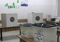 Kosova'da halk yerel seçim için sandık başında