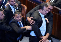 İsrail meclisinde Trump'a soykırım protestosu: Konuşurken "Filistin'i tanıyın" pankartı açtılar