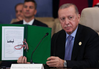 Erdoğan’dan uçakta sert mesaj: “İsrail yeniden soykırıma dönerse bedeli ağır olur”