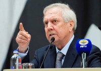 Aziz Yıldırım kürsüye çıktı, ortalık karıştı! Ali Koç'a olay sözler... "Yanlış yapıyorsun"