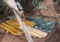 Bahçesinde kaçak tarihi eser kazısı yaparken suçüstü yakalandı