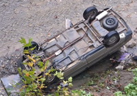 Adana'da otomobil köprüden düştü; 2 yaralı