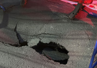 Kağıthane’de yol çöktü