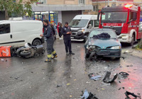 Motosiklet ile otomobilin çarpıştığı kaza kamerada