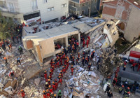 Gebze'de 7 katlı bina çöktü: İki can kaybı var, bir kişi sağ çıkarıldı