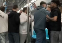 Marmaray'da iki grubun tekme ve yumruklu kavgası kamerada