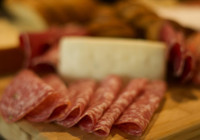 İşlenmiş et ürünlerine “kanser riski” uyarısı mı gelmeli? Uzmanlar uyarıyor: Miktar, teknik ve denetim belirleyici
