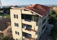 Balıkesir'de tahliye kararı verilen binanın çatısı çöktü