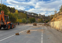 Tunceli’de kara yolunda ‘kaya’ tedbiri
