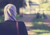 Başörtülü öğrenciye hocasından hakaret: Bu şekilde temizlikçiye benziyorsun