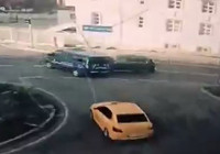 Makam aracı jandarma minibüsüne çarptı; 2 asker yaralandı