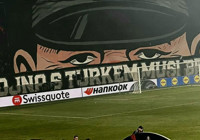 Viktoria Plzen taraftarlarının açtığı pankart! "Türklerle savaş olmalı"