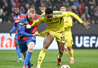 Fenerbahçe'nin penaltı beklediği an! Hakem izleyip vermedi