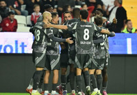 Beşiktaş, Antalyaspor'u üç golle geçti