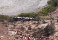 Peru’da yolcu otobüsü uçuruma yuvarlandı: 37 ölü