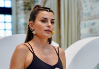 Ünlü sunucu Ece Vahapoğlu'ndan üzen haber: 'İki aydır kanserle mücadele ediyorum'