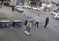 Ataşehir’de kamyonet durağa daldı: Kaza anı kamerada