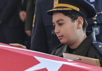 Şehit oğlundan babaya son bakış, son veda!