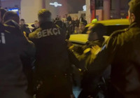 Gece kulübü önünde silah gösterme kavgası