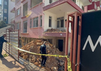 Terk edilmiş apartman alevlere teslim oldu! 1 kişi hayatını kaybetti