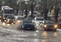 Bodrum'da sağanak yağış: Cadde ve sokaklar göle döndü