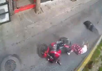 Avcılar’da motosiklet kazası kamerada