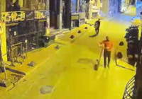 Beyoğlu'nda skuter hırsızlığı kamerada