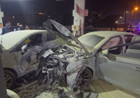 Çekmeköy'de otomobil akaryakıt istasyonuna daldı