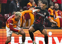 Trio ekibi birbirine girdi: Penaltı ve kırmızı kartlar! Galatasaray maçının önüne geçen pozisyon