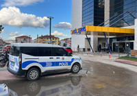 Aranan şüpheli, polise bıçakla direnince vurularak etkisiz hale getirildi